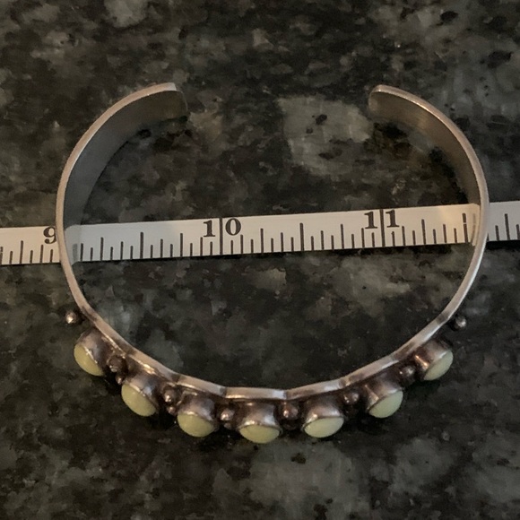 Vintage Navajo Cuff signed “Linda Johnson” - Picture 4 of 8